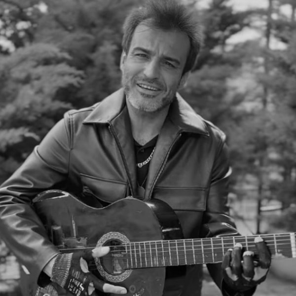 Rıza Tamer’in vefat haberi müzik dünyasında büyük bir üzüntü yaratırken, sanatçının hayatına dair detaylar da yeniden konuşulmaya başladı.