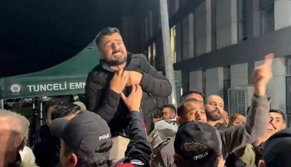 "Katiller" isyanıyla karşılandılar.