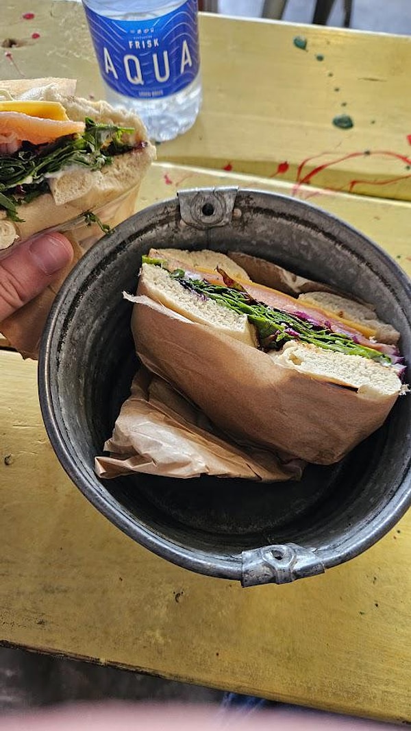 8. Kürek yetmedi kova ile geldiler!