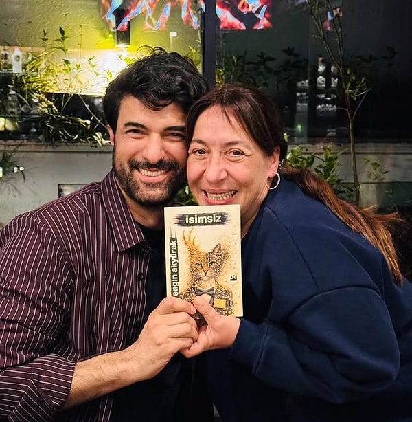 Kitabın duyurulmasının ardından kısa sürede büyük ilgi gören Engin Akyürek’e destek ise nostalji dolu bir isimden geldi.