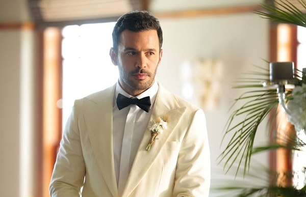 Barış Arduç, who has become a signature figure on the screen with his charisma, has managed to be the center of attention for years, not only with his acting skills but also with his personal life.