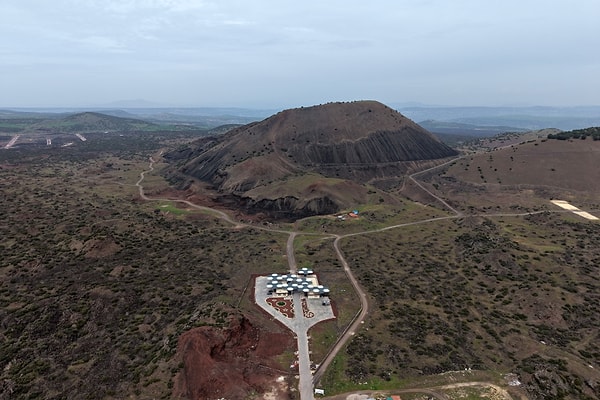 Yaklaşık 80 volkan konisinin bulunduğu ve son volkanik hareketliliğin 12 bin yıl önce yaşandığı bölge, bilim dünyası için adeta bir "açık hava laboratuvarı" niteliğinde.