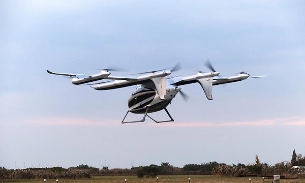 Guizhou eyaletinde gerçekleştirilen test uçuşunda, CarryAll (V2000CG) adlı insansız kargo aracı kullanıldı.