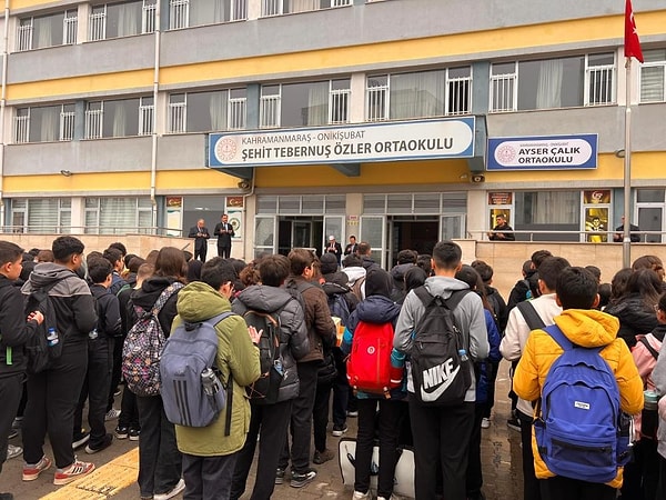 Kahramanmaraş Ayser Çalık Ortaokulu'nda meydana gelen silahlı saldırı sonrası eğitime hafta sonu ile birlikte 4 günlük ara verilmişti.