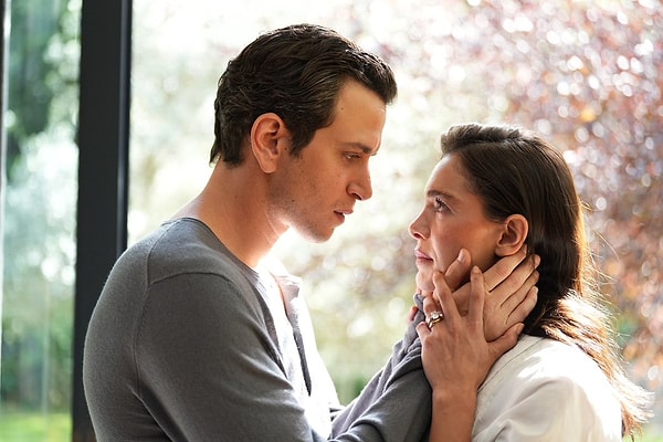 Ece Erken, Selahattin Paşalı ve Hafsanur Sancaktutan’ın aşk yaşadığını iddia ederken Lara Paşalı’nın nasıl öğrendiğini de açıkladı.