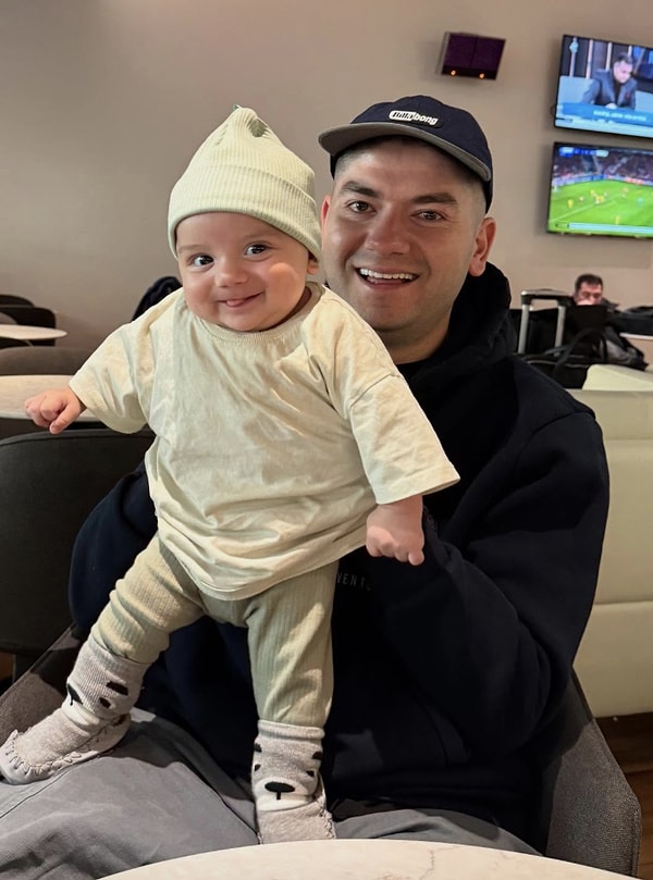 YouTube’da geniş bir kitleye ulaşan Kafalar ekibinin üyelerinden Atakan Özyurt, 2022 yılında Selen Kaldırım ile evlendi.