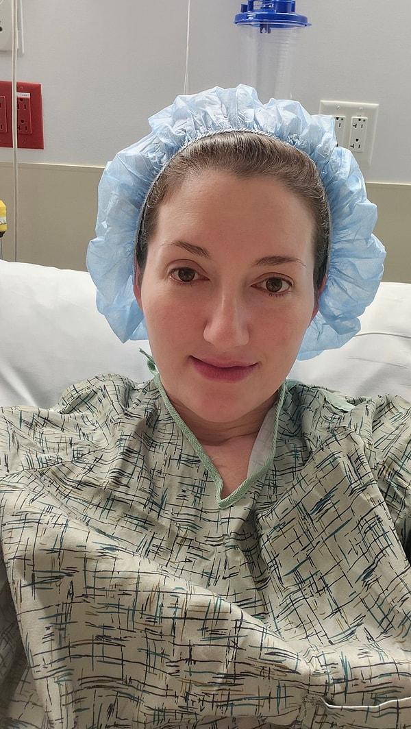 Olay, 30 Ocak tarihinde Abrahams’ın şiddetli karın ağrısı ve lekelenme şikayetiyle hastaneye başvurmasıyla başladı.