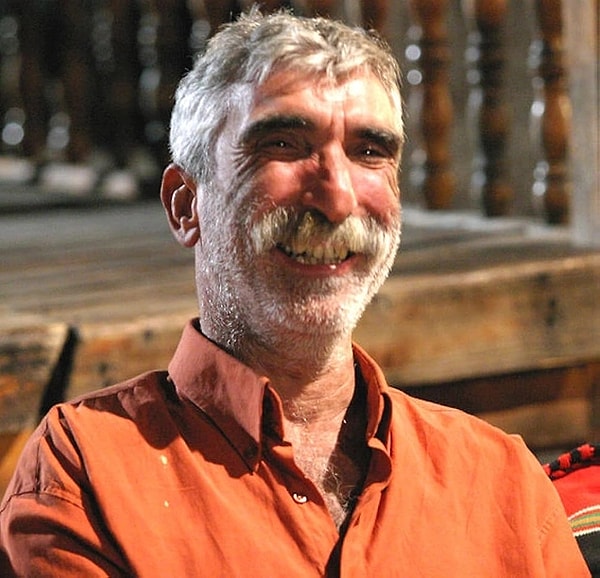 Veteran actor Cezmi Baskın made some candid revelations about his role as "Osman Aga" in Akasya Durağı, one of the most popular productions in Turkish television history.