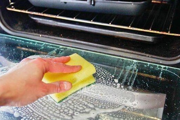 Tıraş köpüğüyle fırın temizliği nasıl yapılıyor?