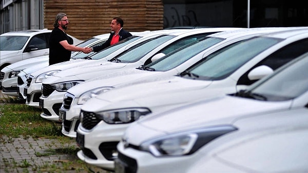 Özel Tüketim Vergisi Kanunu'nda yapılan değişiklikle, engel oranı yüzde 40 ve üzeri olan ortopedik engellilerden ortopedik engelleri nedeniyle hakkında sürücü belgesi alamayacağına karar verilen engelli bireylere de Kanun kapsamında belirlenen taşıtların ilk iktisabında 10 yılda bir defaya mahsus olmak üzere ÖTV istisnası uygulanması geçtiğimiz günlerde yürürlüğe girmişti.