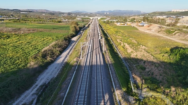 Ankara ve Bursa arasındaki mesafe iki saat on beş dakikaya iniyor