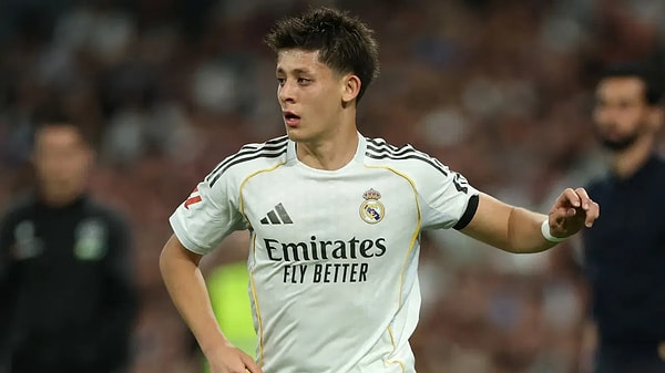 İspanyol yazar milli futbolcuya ayrı bir parantez açtı.