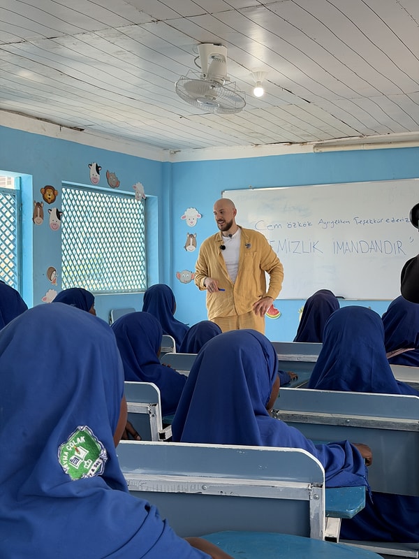 Savaş Kamplarından 100 Kız Çocuğu Kurtardı