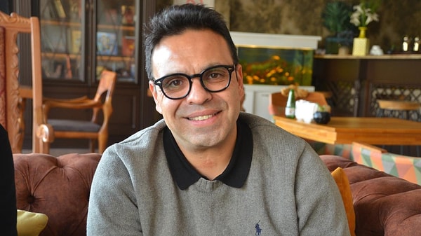 Okan Karacan, a name recognized for many years in the television world, has made a name for himself both as an actor and a presenter.