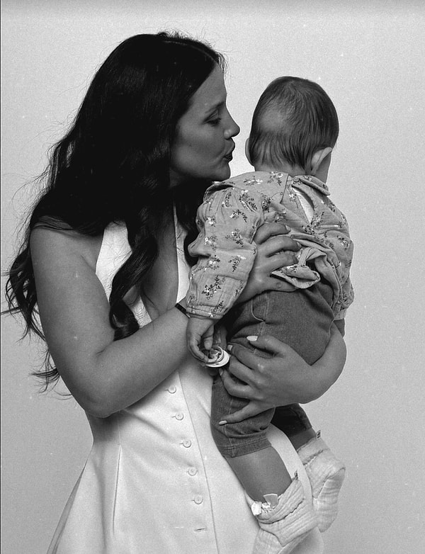 Irem Helvacıoğlu, who ended her 1.5-year marriage with Ural Kaspar, had made headlines with the controversial details of her divorce.