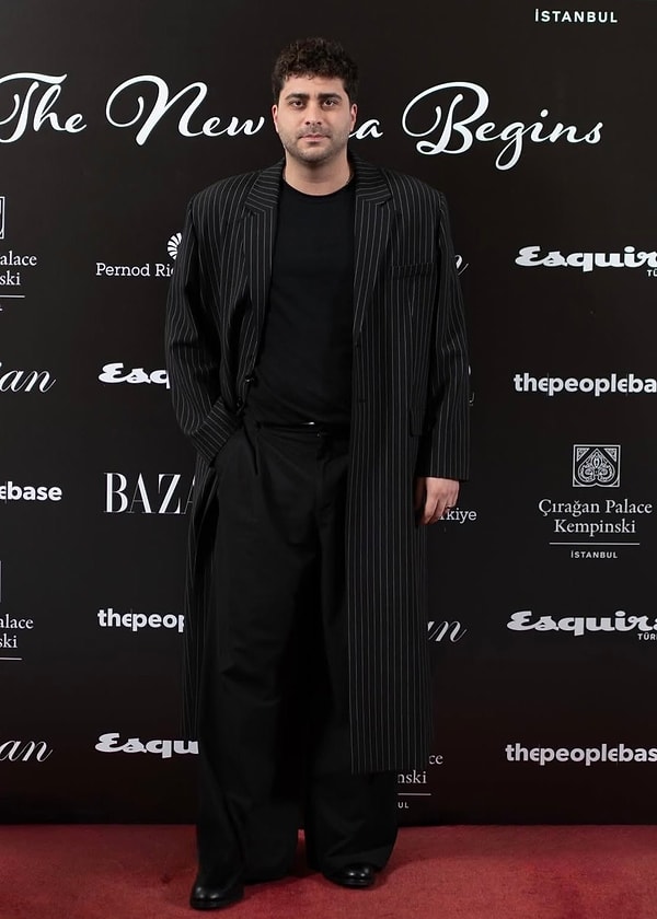 Doğukan Güngör, who has been leading a life away from the cameras for a long time, was spotted at a Harper's Bazaar event just hours ago.