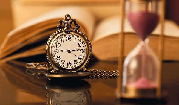 What is the Difference Between Prospective and Retrospective Time Perception?