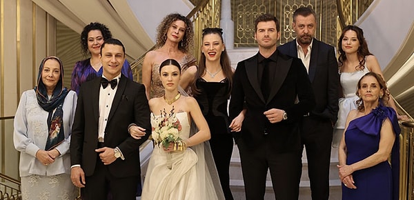 Yıldızlar Geçidi: Aile Dizisi Oyuncu Kadrosu ve Karakterler