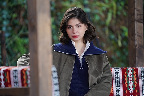 The beloved actress of the series "This Sea Will Overflow", Zeynep Atılgan, has announced that she has initiated an official legal process due to offensive posts directed at her on the internet.