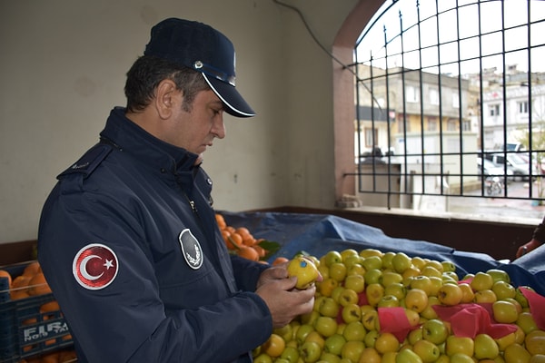 Şahinbey Belediyesi Zabıta Müdürlüğü ekipleri, halk sağlığını korumak ve güvenli gıda tüketimini sağlamak amacıyla gerçekleştirdiği denetimlerde akılalmaz bir hileyle karşılaştı.