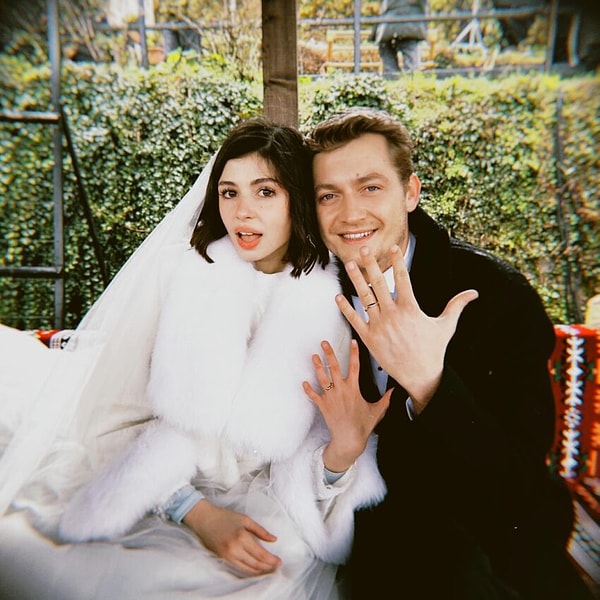 Erdem Şanlı ise Tv100 ekibiyle yaptığı röportajda aşk sorusuna yanıt verdi.