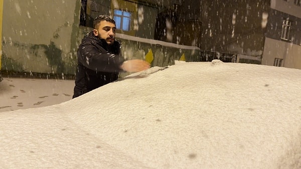 Kars'ta kar kalınlığı 15 santimi aştı.