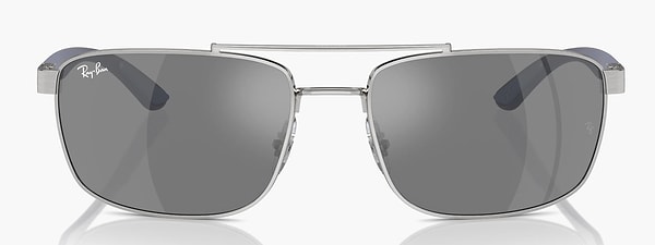 Ray-Ban Liteforce Güneş Gözlüğü, yüz hatlarınıza modern bir hava getiriyor.