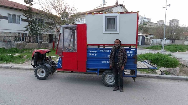 Bekar olduğu için ev sahiplerinin kendisine ev kiralamaya yanaşmadığını öne süren Yıldız, geçimini günlük işlerde çalışarak sağlıyor.