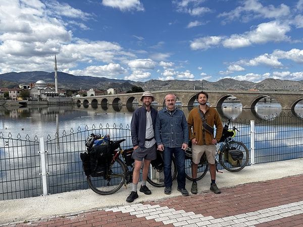 İnsan odaklı bir yaklaşımla hareket ettiğini belirten Ramazan Çalışkan, duygularını şu sözlerle ifade ediyor: