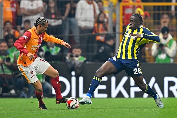 Olaylı ikinci yarıda da Galatasaray golleri buldu ve büyük avantajı kaptı.