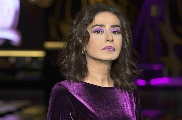 Engaging directly with her followers, Yıldız Tilbe announced a shift in her social media habits just a few hours ago.