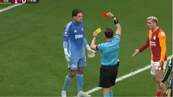 Fenerbahçe'nin ümitlerini bitiren karta tepkiler sürüyor.