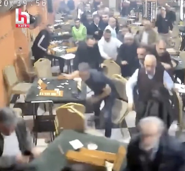 Okey taşları, masalar umurlarında olmadı.