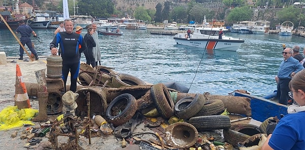 Turizmin göz bebeği Antalya’da, denizlerin geleceği için dev bir operasyona imza atıldı.