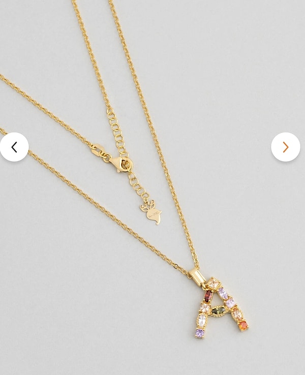 So CHIC Gümüş Kolye, annenizin tarzını incelikli bir detayla tamamlıyor.