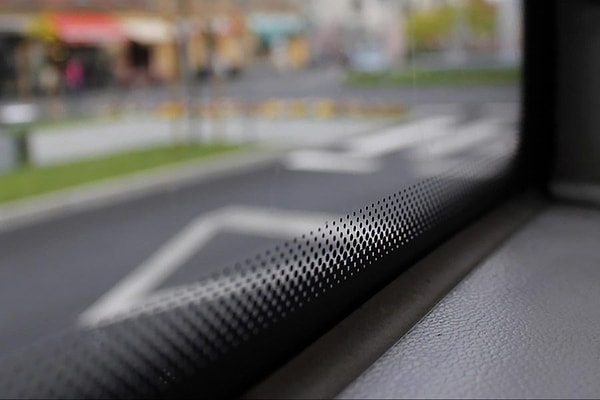 Dikiz aynası çevresindeki noktalar sürücü görüşünü destekler