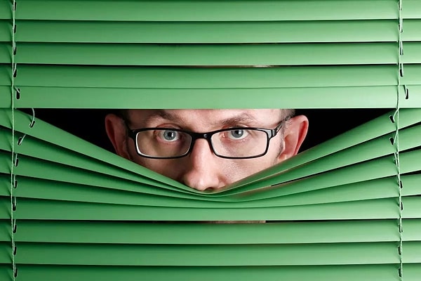 Sahte gülümsemeyi hemen fark ederler.