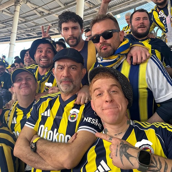 Galatasaray ile Fenerbahçe arasında oynanan derbi, her zamanki gibi yüksek tansiyona sahne oldu.