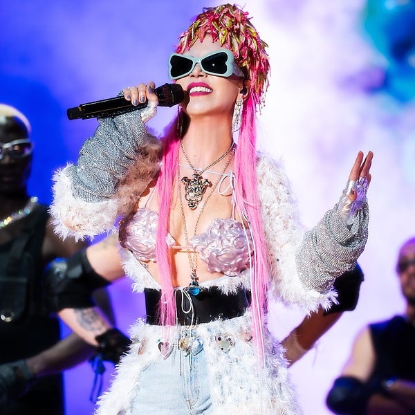 Hande Yener — Oğlak Burcu