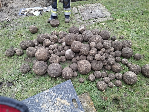 Tarihi Şehir Merkezinde Beklenmedik Bir Cephanelik Ortaya Çıktı