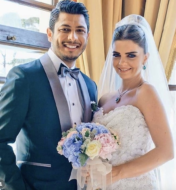 At long last, the anticipated announcement has arrived. Pelin Karahan and Bedri Güntay, in a joint statement made on April 28, 2026, disclosed that they have mutually agreed to end their marriage.