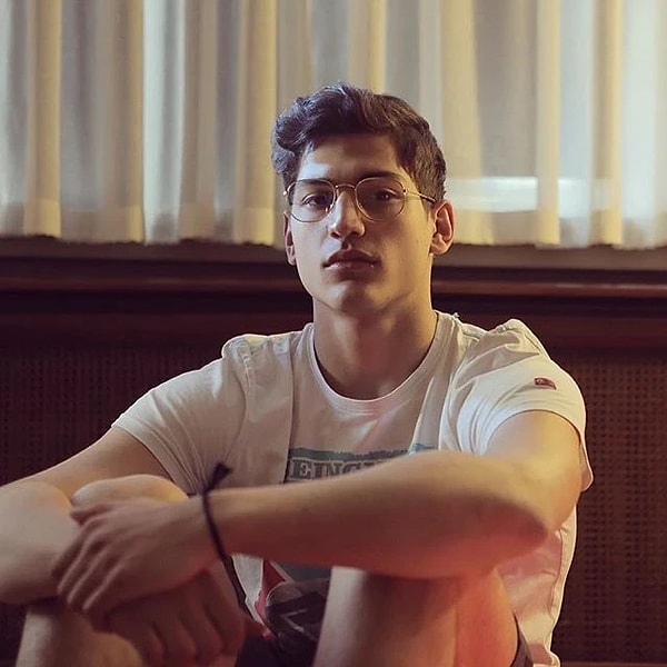 Birsen Altuntaş’ın haberine göre, Oktay Çubuk annesi Nilhan Çetinyamaç Çubuk’a eşlik etmek için gittiği Lizbon’da aniden fenalaştı.