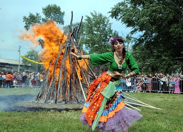 Şenlik ruhu sadece Sarayiçi’nde değil, Edirne’nin tüm cadde ve sokaklarında hissedilmeye başlandı.