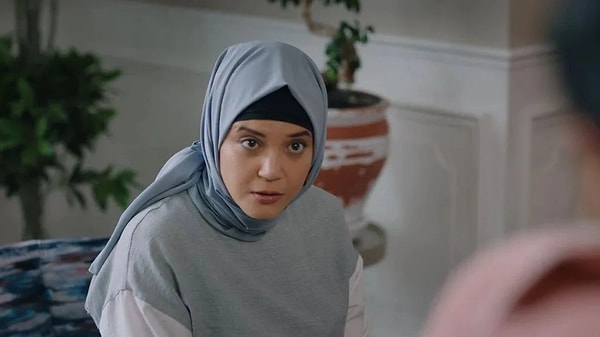 Kızılcık Şerbeti'nde Nilay'ı canlandıran Feyza Civelek, oyunculuğuna dair eleştirilerle sık sık gündem oluyor.