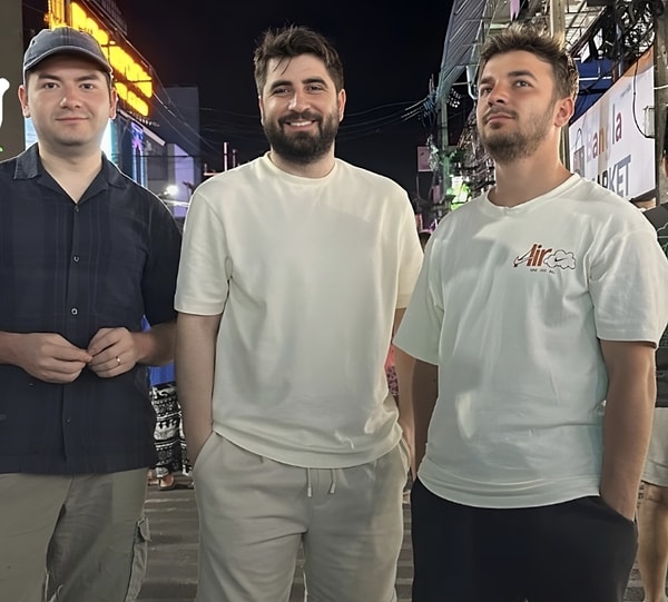 Türkiye'nin en popüler YouTube ekiplerinden biri olan ve 8 milyondan fazla aboneye sahip olan Kafalar YouTube kanalı resmen dağıldı.