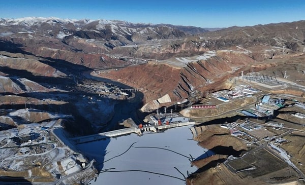 Tesisin yıllık ortalama 7,3 milyar kWh elektrik üretmesi bekleniyor.