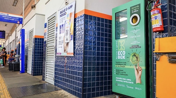 Makinelerde toplanan atıklar, şehirdeki geri dönüşüm kooperatiflerine gönderilerek hem yerel ekonomiye hem de üretim zincirine geri kazandırılacak.