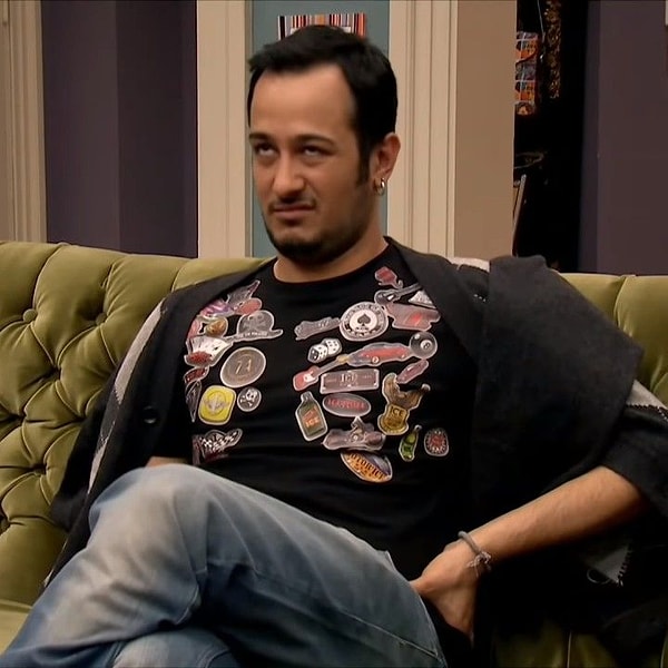 Sarp Apak, throughout his career, has etched himself into our memories with the unique characters he has portrayed. From the theater stage to the television screen, he has embarked on a journey that has secured him a place in the hearts of Turkish viewers.