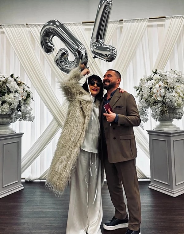 Gonca Vuslateri, known for keeping her personal life under wraps for a long time, surprisingly tied the knot with Levent Yaşar in 2024.