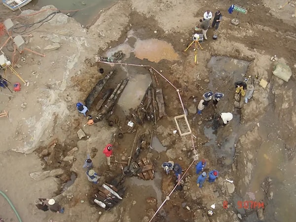 Dünyanın en kurak yerlerinden biri olan Namib Çölü, tarihin en büyük denizcilik gizemlerinden birine ev sahipliği yapıyor.